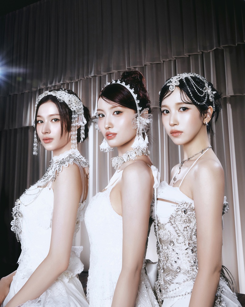 MISAMO 日本ファーストアルバム『PLAY』2026年2月4日発売 3形態同時購入タワレコ特典「缶ケース(1種)」&単品対象タワレコ特典「クリアトレカ(4種ランダム)」